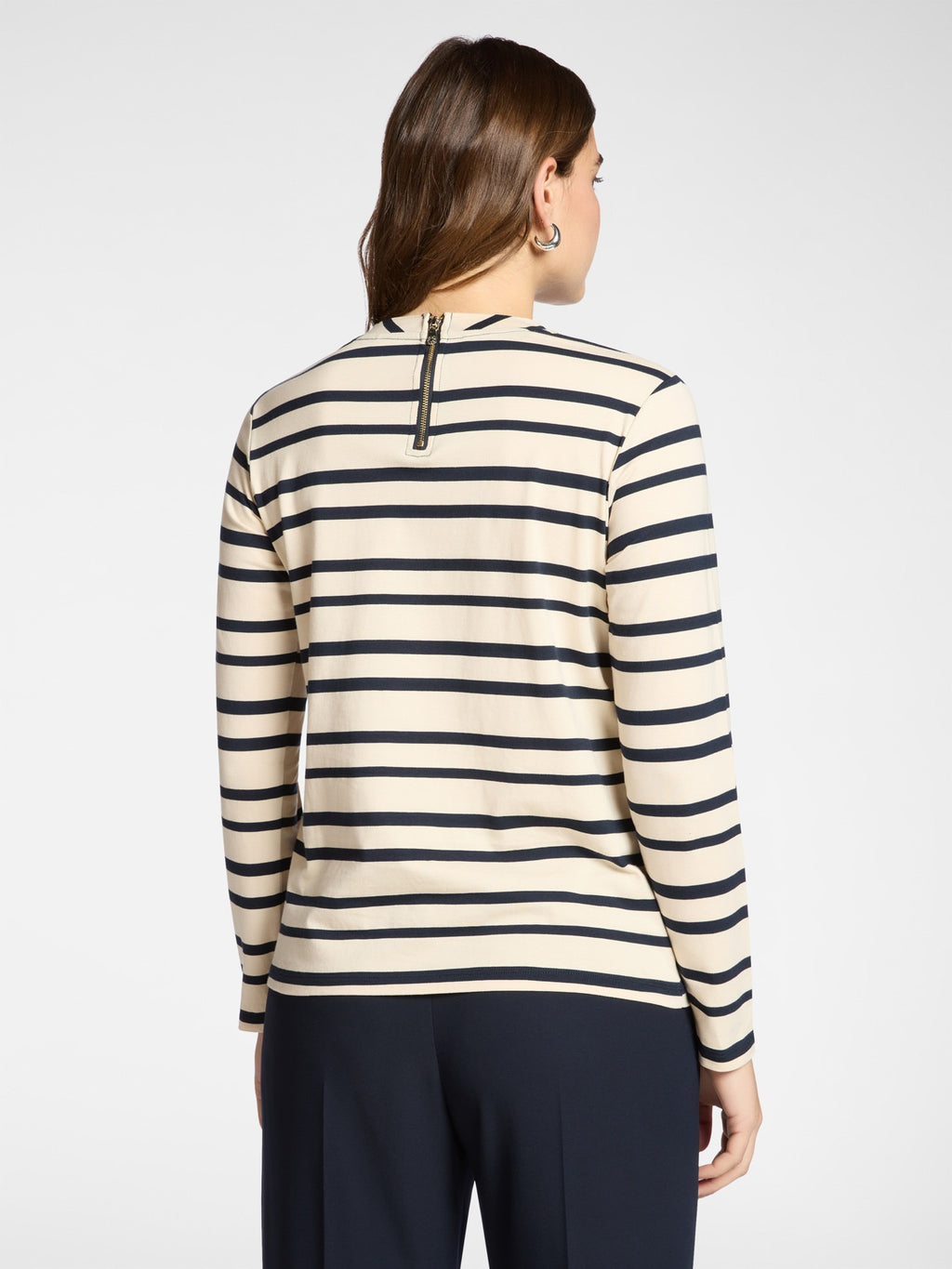 T-shirt rigata con ricamo floreale