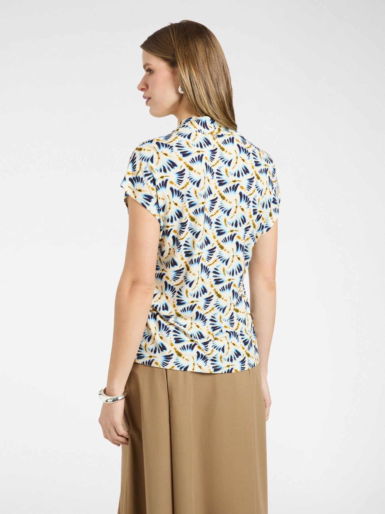 T-shirt stampata con scollo a V
